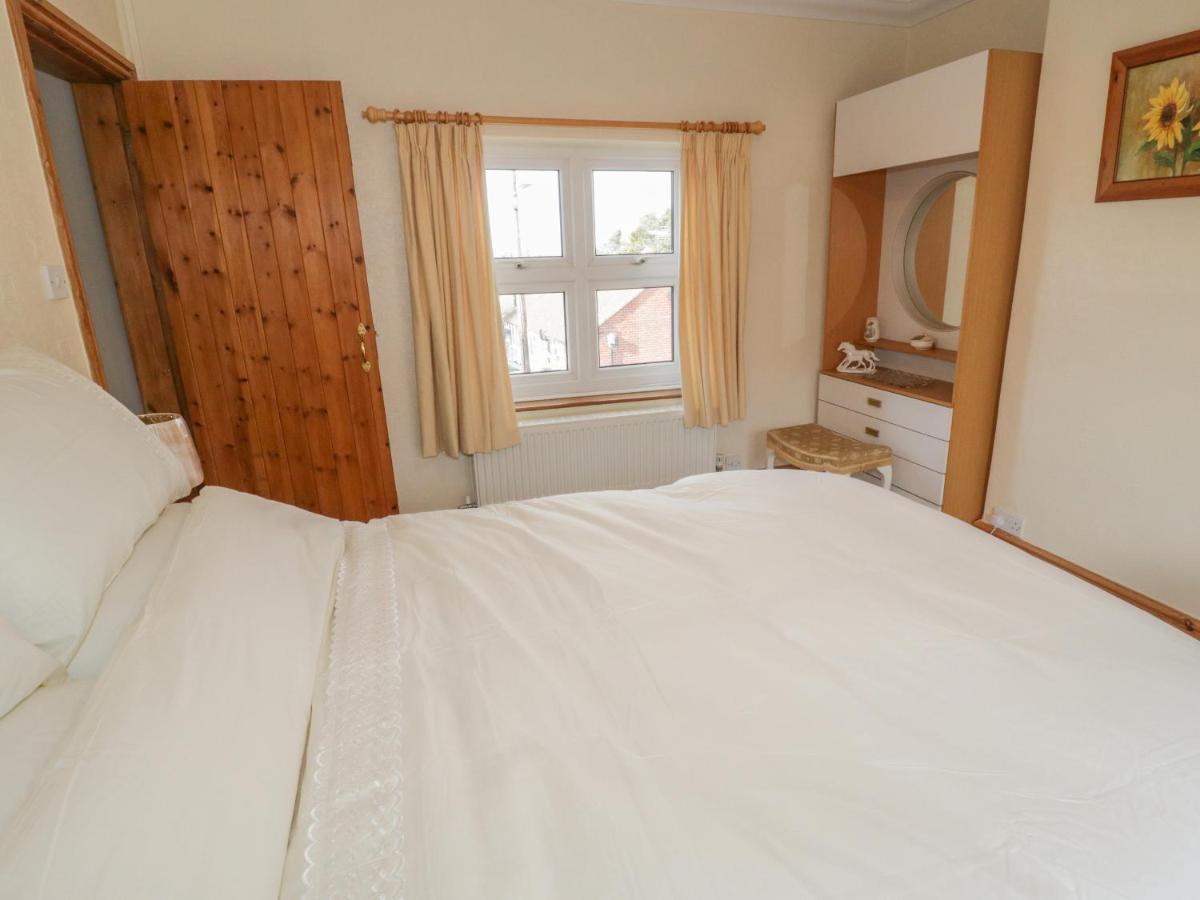 Jasmine Cottage Rhyl Bagian luar foto